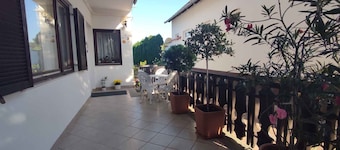 Holiday home with wifi and air conditioning