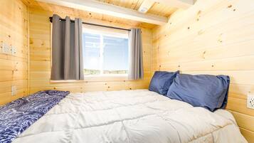 3 bedrooms, internet, bed sheets