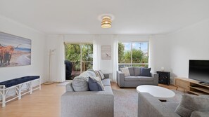 TV, fireplace - Lazy Daze at SummerHaze (Cape Woolamai)