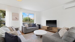 TV, fireplace - Lazy Daze at SummerHaze (Cape Woolamai)