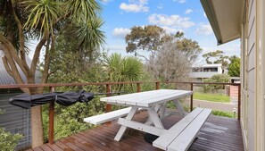 Outdoor dining - Lazy Daze at SummerHaze (Cape Woolamai)