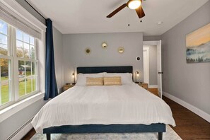 4 camere, una cassaforte in camera, una scrivania, ferro/asse da stiro