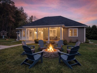 4BR Near Smuggs/Stowe w/Theater, Gym + Game Room