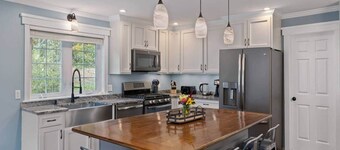 Mountain home w/ gym, game room & theater space