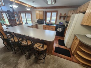 Fridge, microwave, oven, stovetop - Cozy lodge with indoor pool, hot tub, loft and more! Great for a close getaway!  (Troy)
