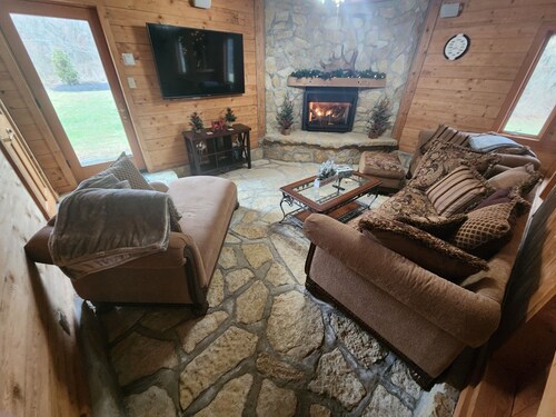 Cozy lodge with indoor pool, hot tub, loft and more! Great for a close getaway! 