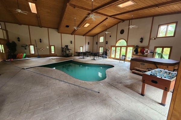 Alberca techada y alberca climatizada