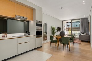 Fridge, microwave, oven, stovetop - Luxe Green Point Apartment , Balcony , Pool (Cape Town)
