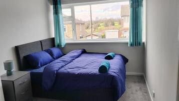 3 bedrooms, iron/ironing board, WiFi, bed sheets