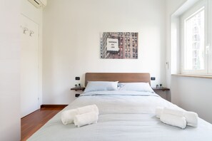2 habitaciones, escritorio, tabla de planchar con plancha y wifi 