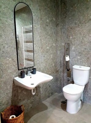 Haartrockner, Handtücher, Seife, Shampoo
