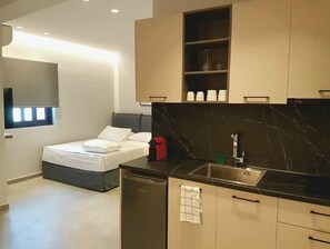 1 Schlafzimmer, Zimmersafe, Schreibtisch, Bügeleisen/Bügelbrett