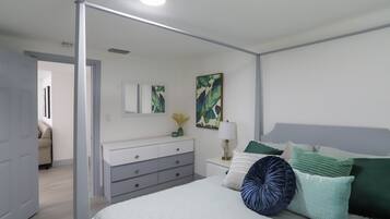 3 bedrooms, desk, iron/ironing board, free WiFi