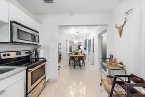 Private kitchen - BoHo Bungalow Heated Pool/Private Backyard & Patio
 (Miami)