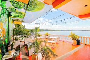 Terrace/patio - Hotel Villa del Lago (Flores)