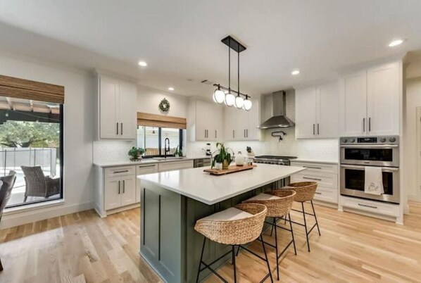 Fridge, microwave, oven, stovetop - Contemporary Modern Texas Retreat (Carrollton)