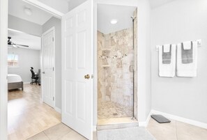 4 chambres, fer et planche Ă repasser, Wi-Fi, draps fournis
