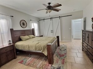 3 bedrooms, desk, iron/ironing board, free WiFi - Spacious 4-bedroom house in charming Carlsbad with WiFi and AC (Carlsbad)