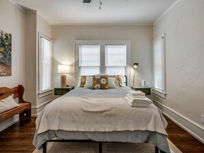 3 chambres, fer et planche Ă repasser, Wi-Fi, draps fournis