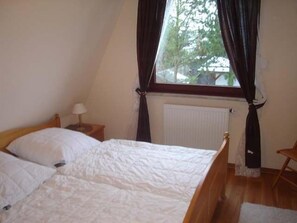 2 bedrooms - 3 Zimmer, Küche, Bad, Wintergarten, Terrasse, Parkplatz, Haustiere auf Anfrage,nichtraucher-haus (Cuxhaven)