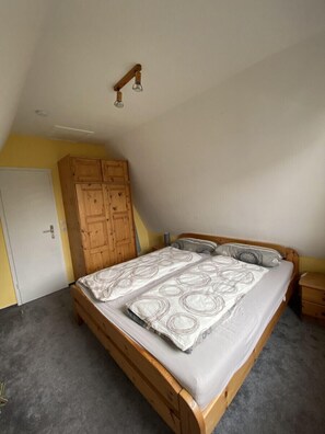 2 bedrooms, free WiFi - 3 Zimmer, Küche, Bad, Terrasse, Garten, Strandkorb, Keine Haustiere Erlaubt, Nichtraucher-haus (Cuxhaven)