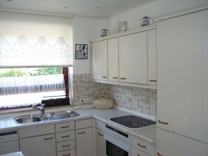 雪櫃、微波爐、爐具、洗碗機