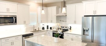 Luxury Medical District Home, EV Charger, Gated #5