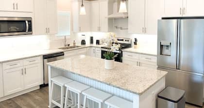 Luxury Medical District Home, EV Charger, Gated #5