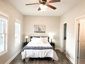 4 habitaciones, escritorio, tabla de planchar con plancha y wifi gratis 