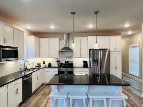 Luxury Medical District Home, EV Charger, Gated #6