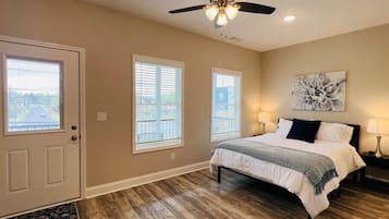 4 soverom, skrivebord, strykejern/-brett og wi-fi (inkludert)