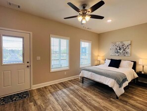 4 عدّة غرف نوم ومكتب ومكواة/لوح كي وواي فاي مجانًا