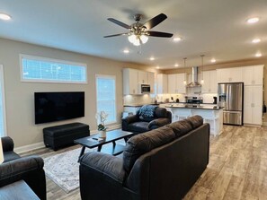 Unclassified image, 4 of 45, button - Luxury Medical District Home, EV Charger, Gated #6 (Augusta)