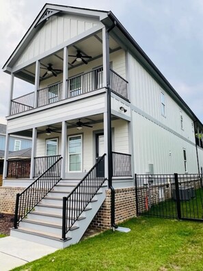 Unclassified image, 2 of 45, button