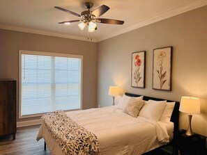 Desk, iron/ironing board, free WiFi, bed sheets - Luxury Medical District Home, EV Charger, Gated #7 (Augusta)