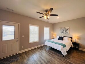 4 bedrooms, desk, iron/ironing board, free WiFi - Luxury Medical District Home, EV Charger, Gated #7 (Augusta)