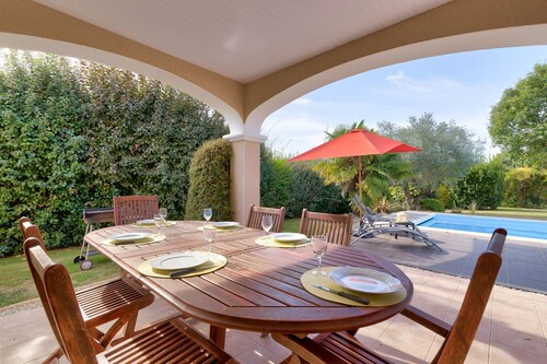 House for 6 - Pool and relaxation