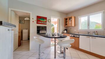 Fridge, microwave, oven, dishwasher