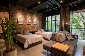 Grand-Loft | Zimmersafe, individuell dekoriert, Bügeleisen/Bügelbrett