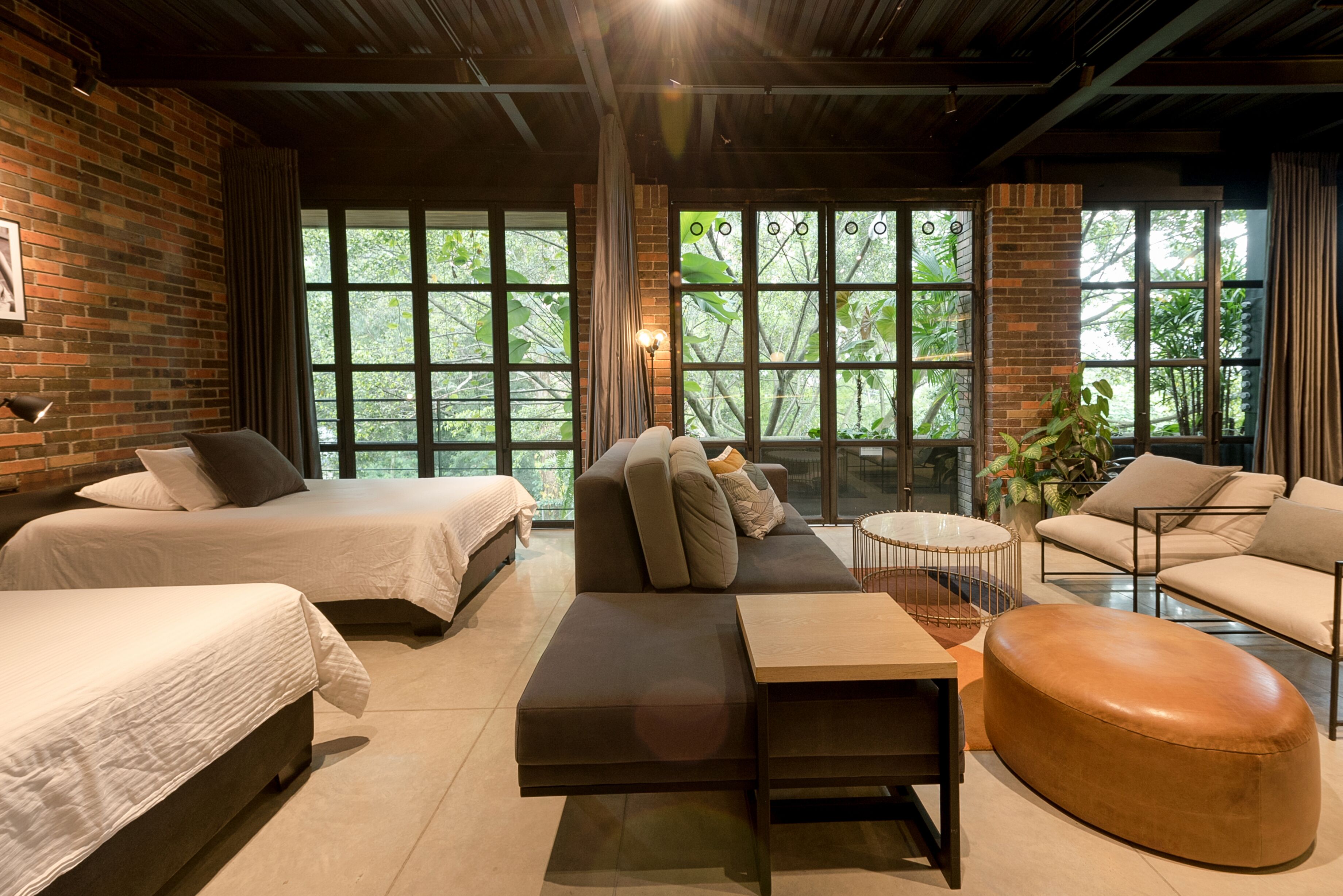 Caja de seguridad en la habitación y decoración personalizada 