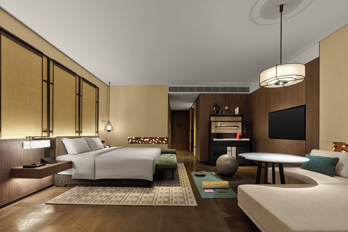 1 bedroom, premium bedding, down comforters, pillowtop beds