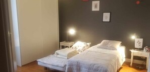 2 chambres, fer et planche à repasser, Wi-Fi, draps fournis