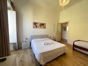 1 bedroom, bed sheets - Suite XX Settembre - Sanremo (Sanremo)