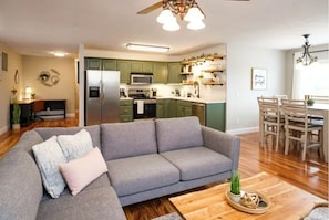 Smart TV, chimenea, videojuegos y tenis de mesa 