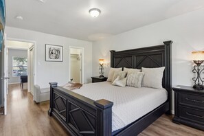 3 bedrooms, desk, iron/ironing board, free WiFi