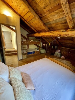 3 bedrooms, iron/ironing board, free WiFi, bed sheets