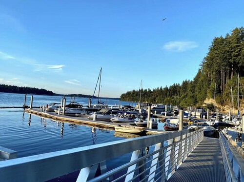 Private Hot Tub | Brand New! Walk to beach