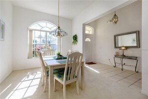 Dining - Private Pool Villa Near Disney with Golf, Patio & Resort Amenities (Davenport)