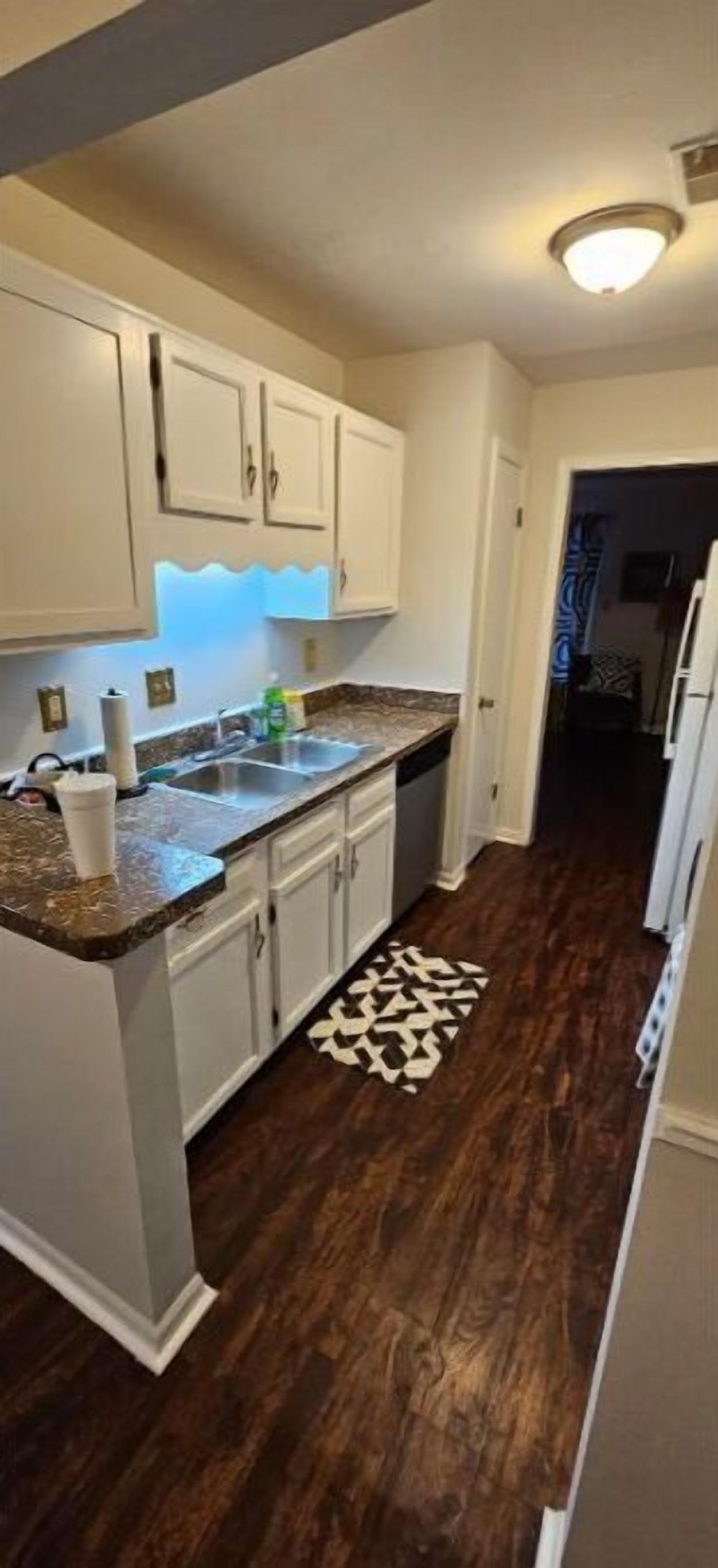  冷蔵庫、電子レンジ、オーブン、コンロ