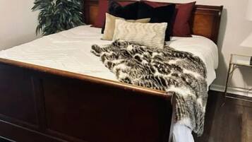 2 chambres, coffres-forts dans les chambres, bureau